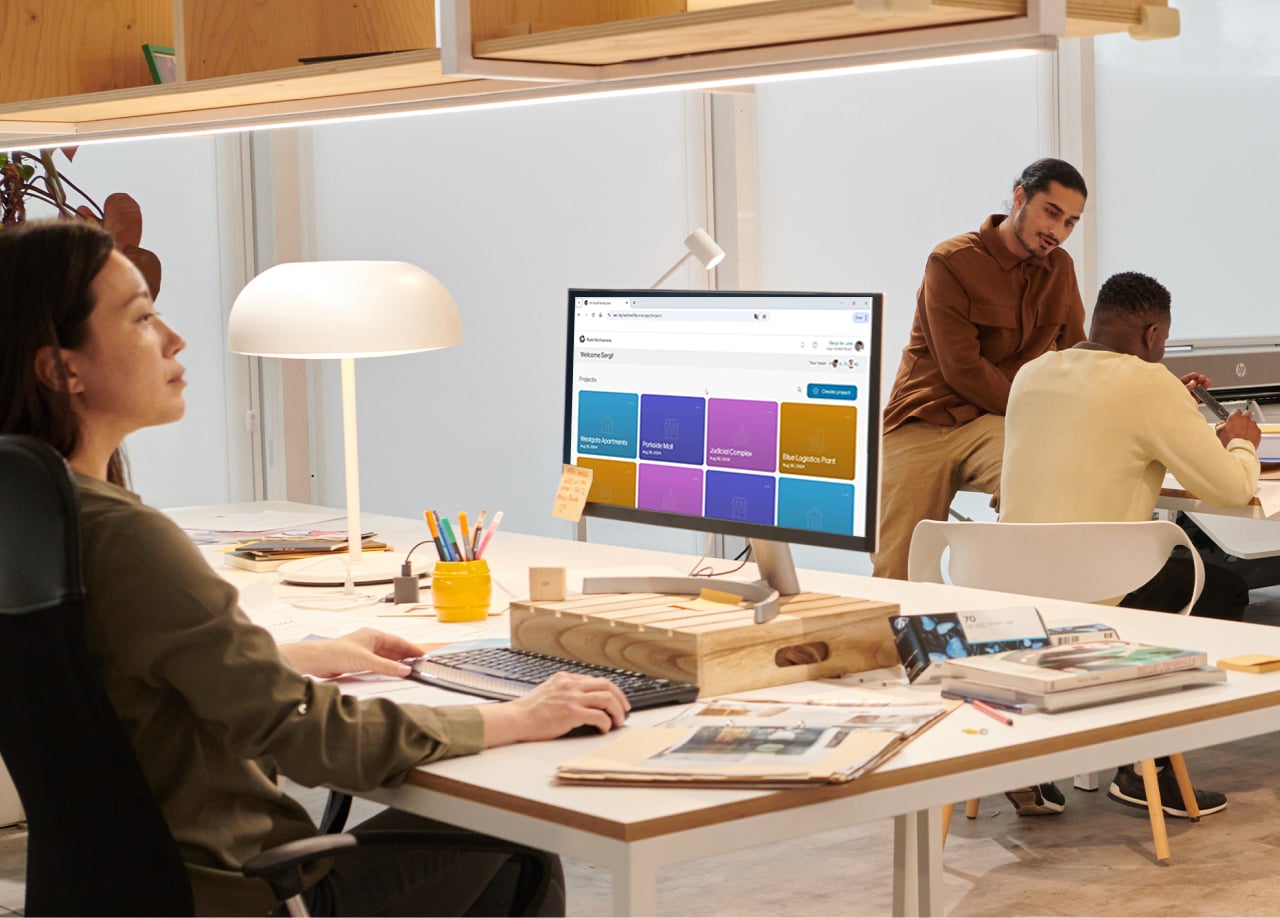 Worker in office using HP Build Workspace app