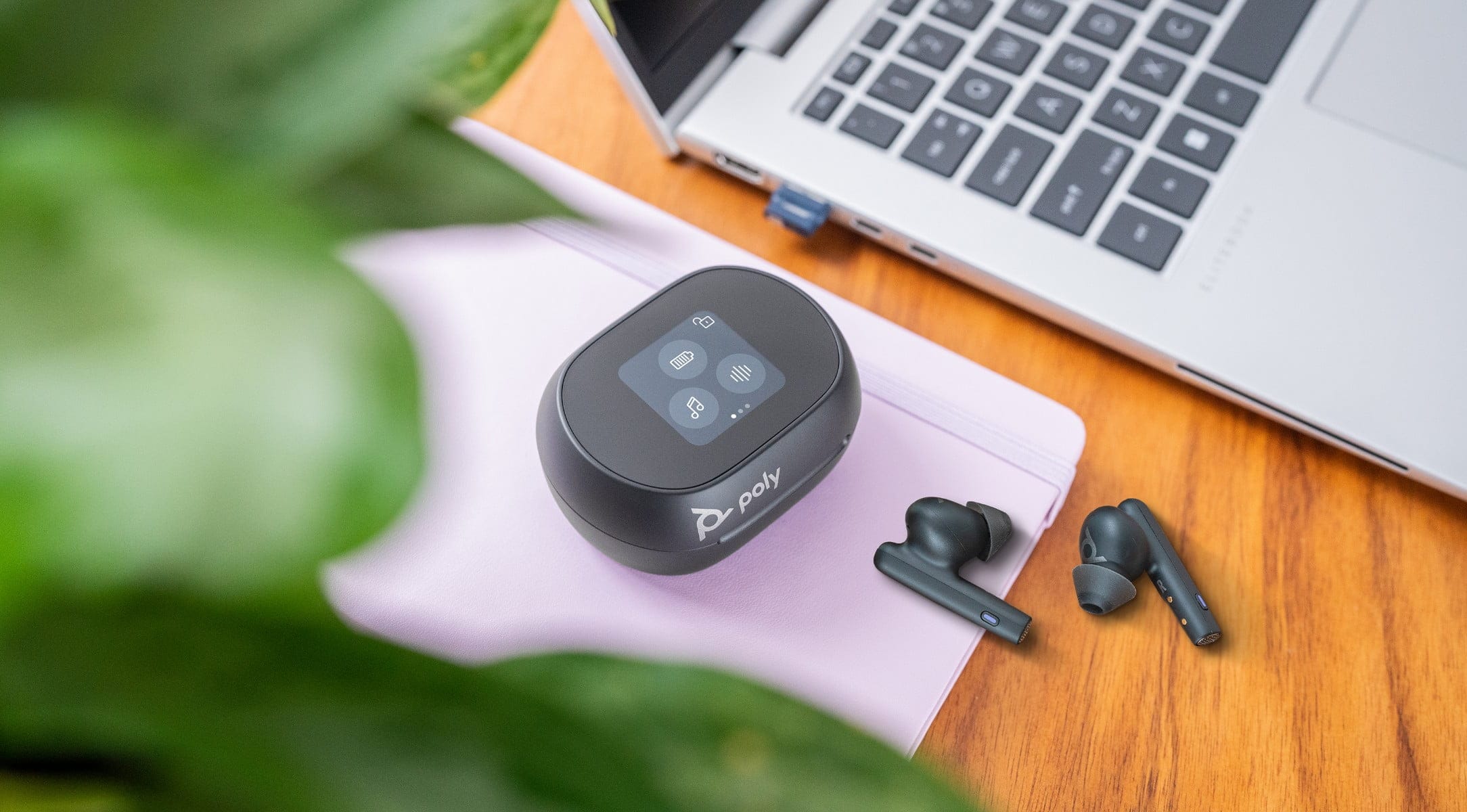 Voyager Free 60 earbuds