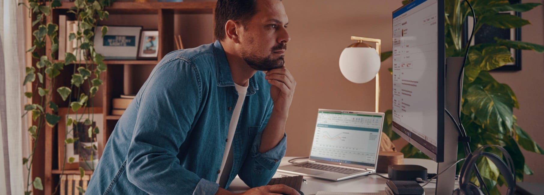 Man working in front of an HP computer.	