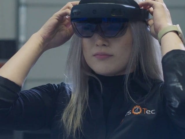 HoloLens 안경을 쓴 JawsTec 팀원