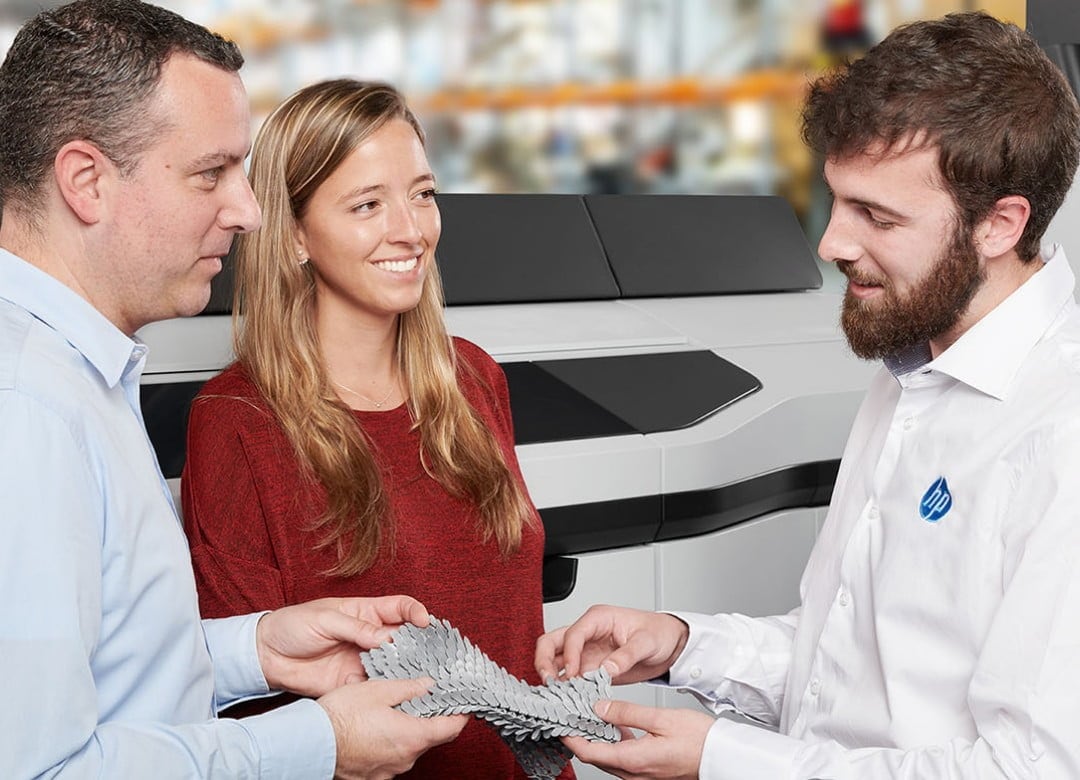 3D engineer with customers looking at 3D printed part