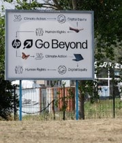 Foto de cartel en el que se explica el concepto "Go Beyond"