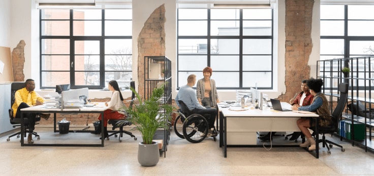 Group of people in meetings, working on their HP computers.