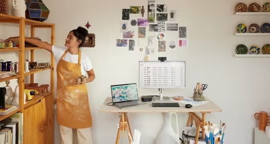 Woman on her office with an HP setup of products and accessories